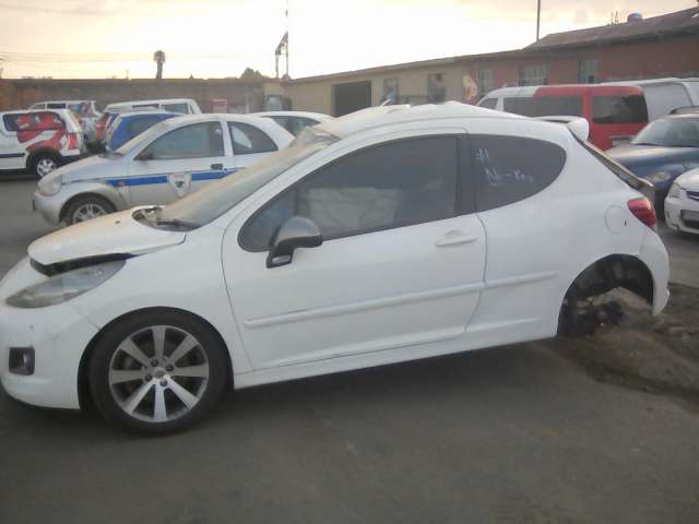 Peugeot 207 stripping for spares and accessories