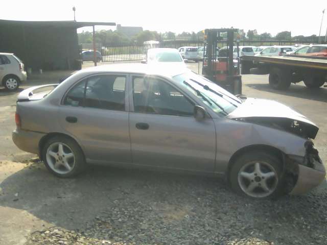 Hyundai accent 1998 on sale stripping for spares